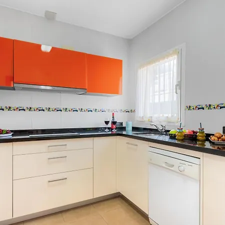 Mercedes - Plusholidays * Calp