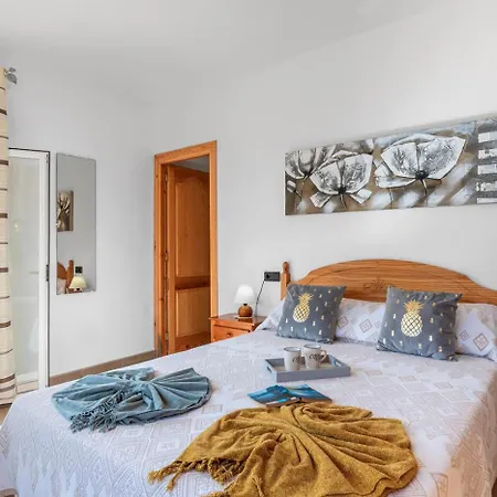 Mercedes - Plusholidays * Calp