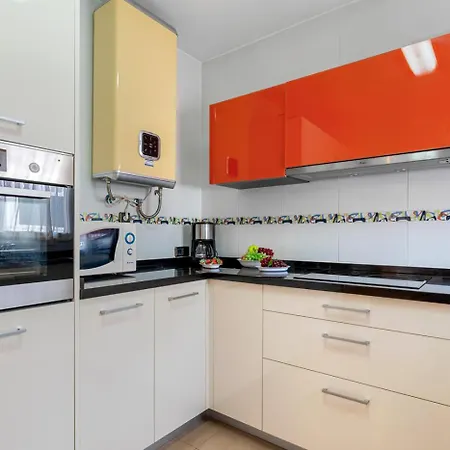 Mercedes - Plusholidays Villa