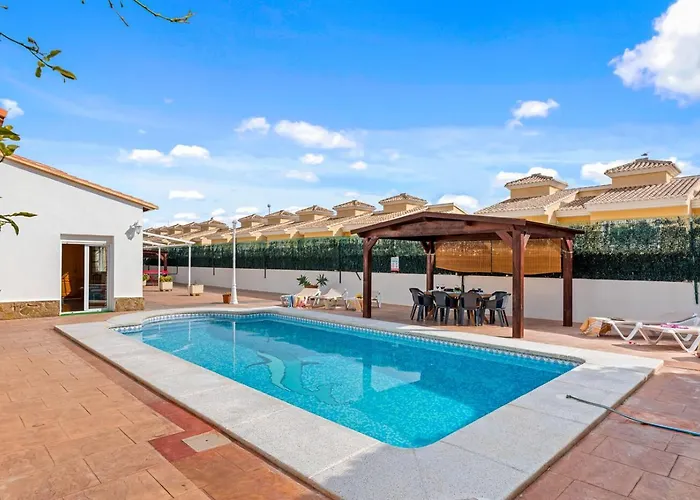 ヴィラ Mercedes - Plusholidays カルプ