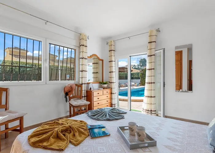 Mercedes - Plusholidays ヴィラ *